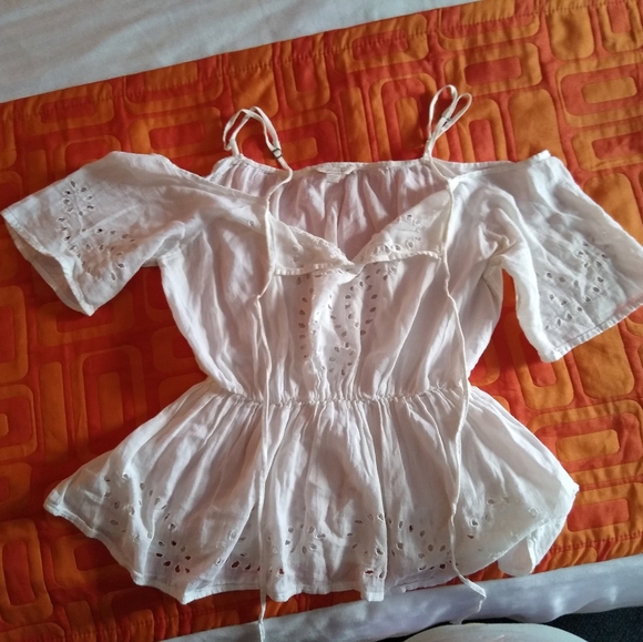 Guess Lace top - Picture 2 of 4